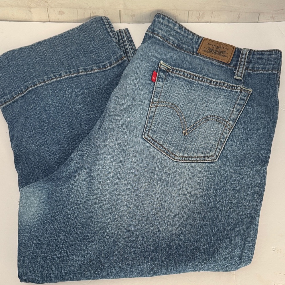 Levi's Size 18 Ladies 515 Relaxed Fit Light Blue High-Rise Capris